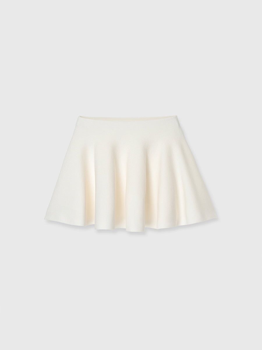 COLOR:WHITE