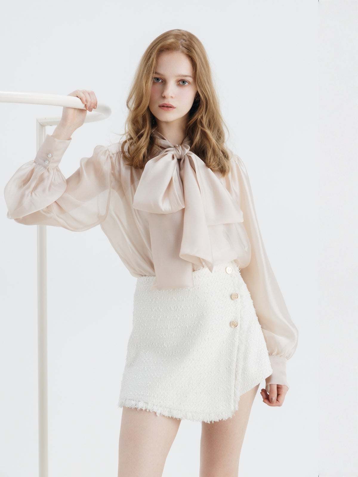 E.M TUCK AIRY TIE SHIRT