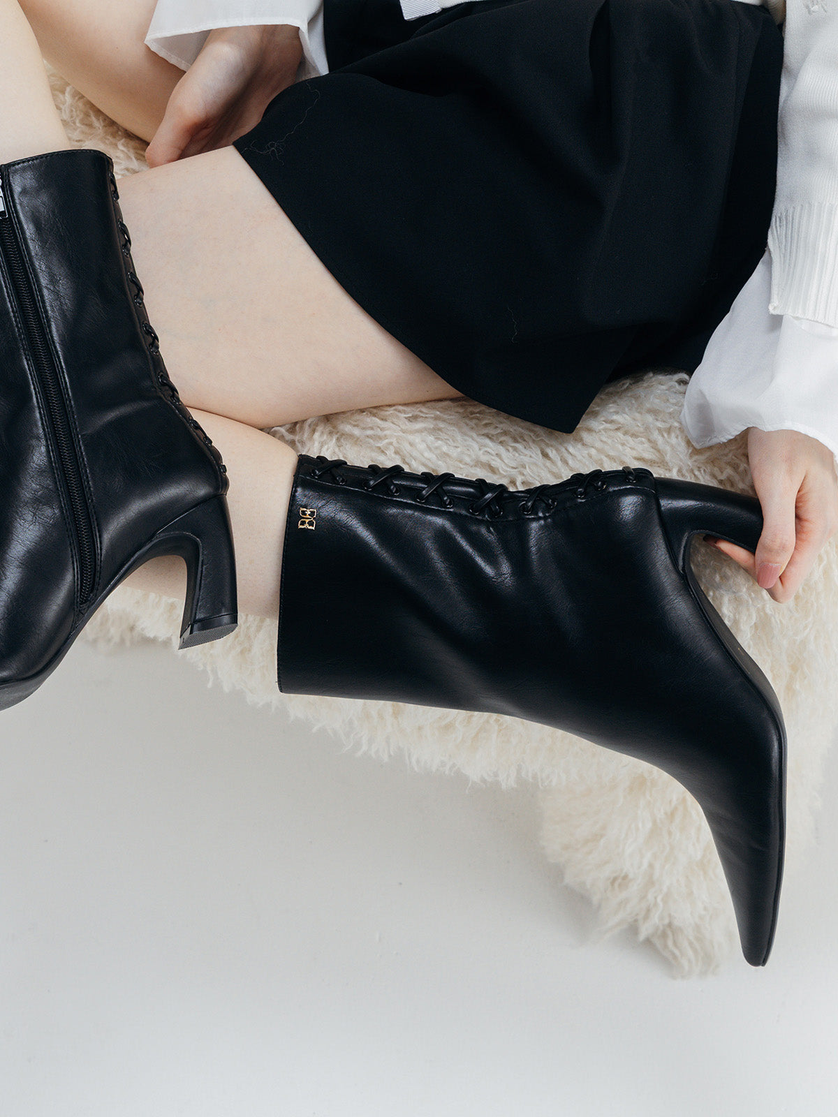 LACE UP SHORT BOOTS
