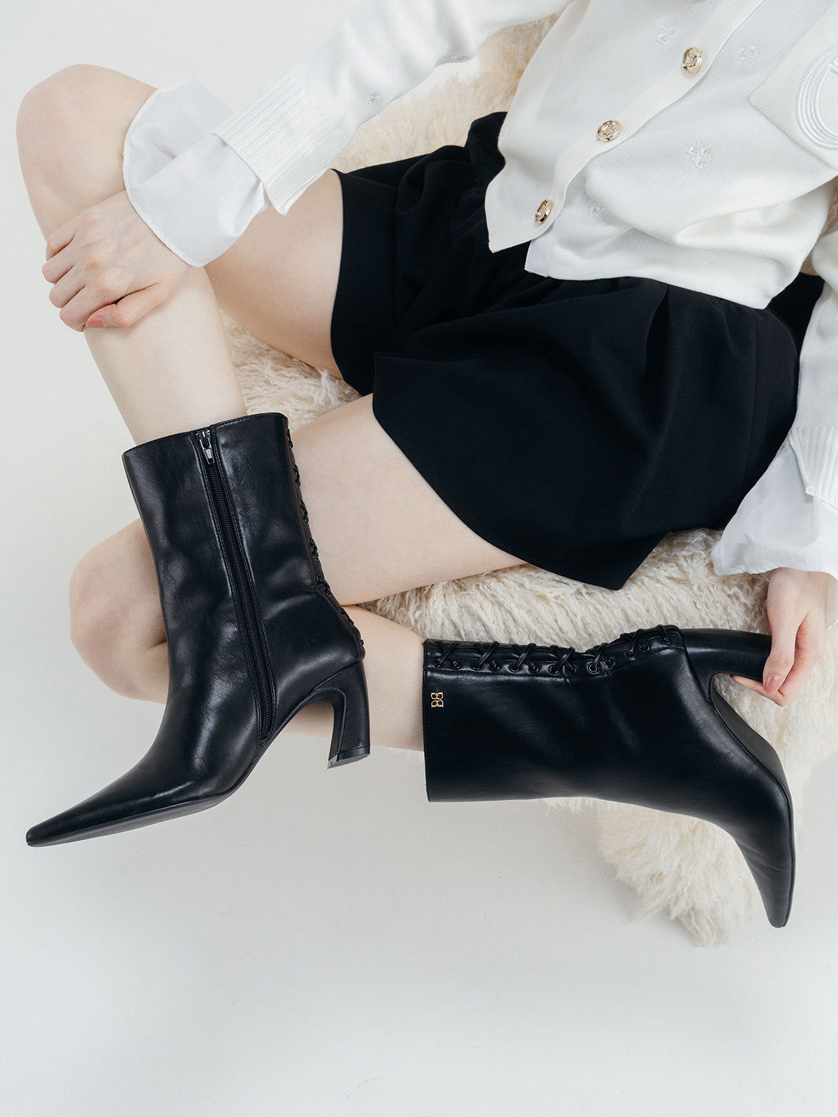 LACE UP SHORT BOOTS