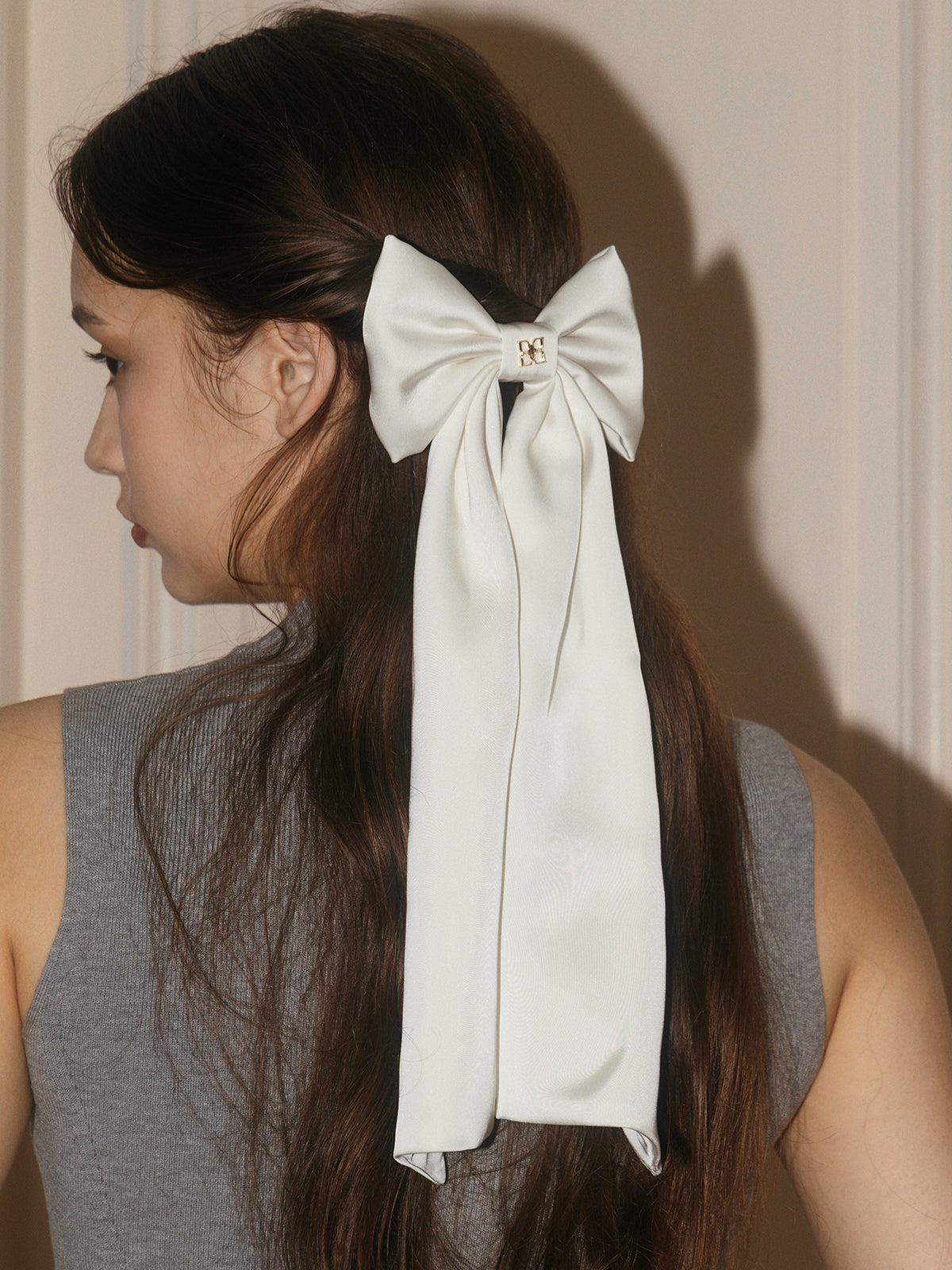 COLOR:WHITE