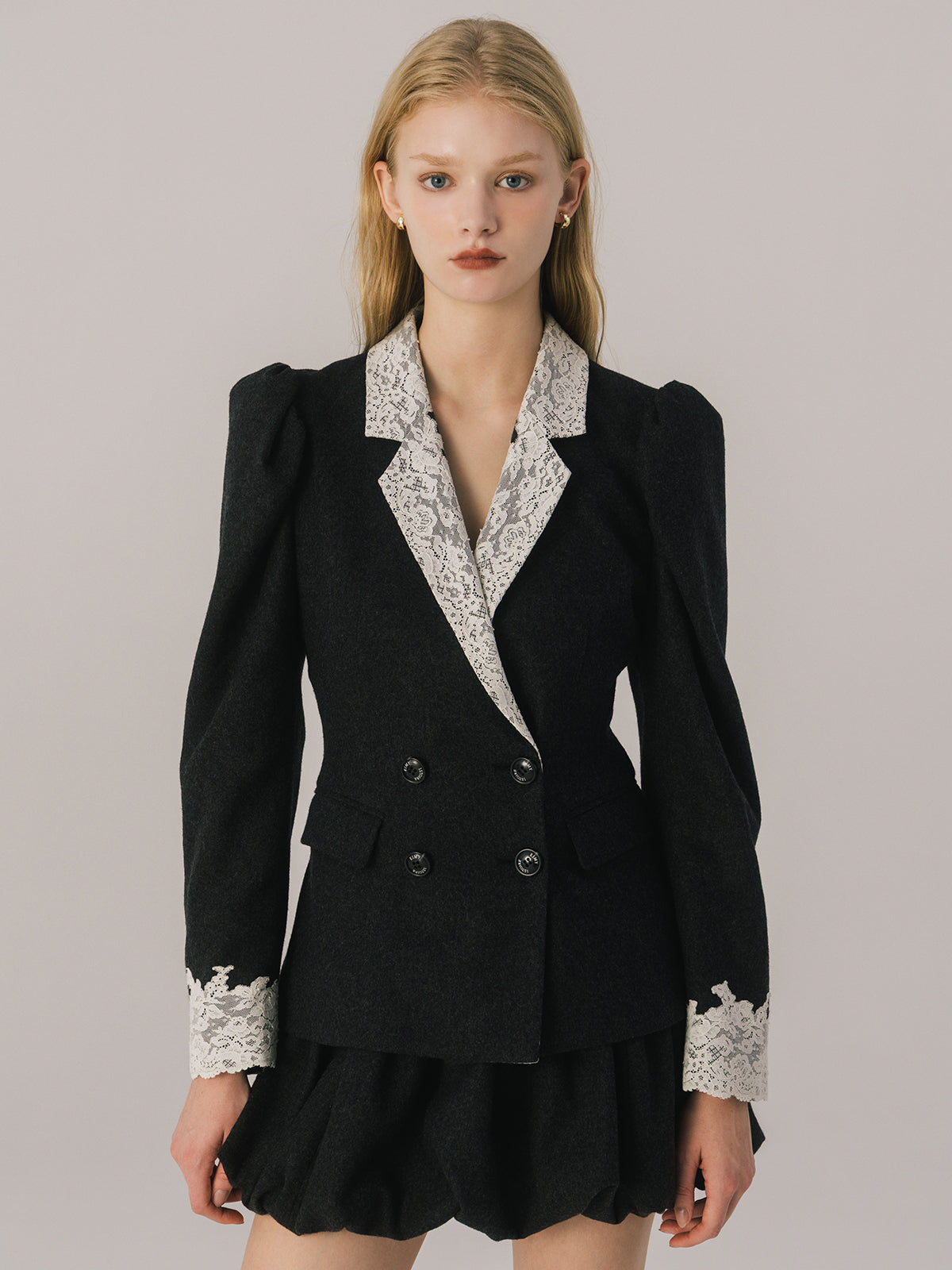 MODEL:174cm／COLOR:CHARCOAL GREY／SIZE:F