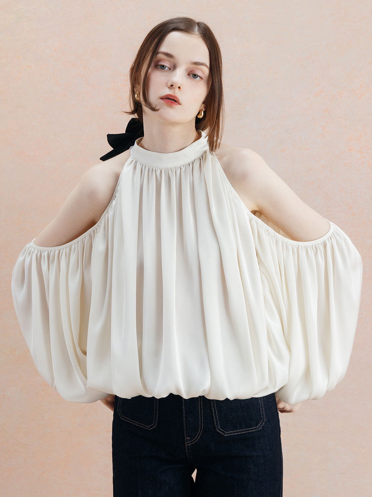 MODEL:173cm／COLOR:OFF WHITE／SIZE:F