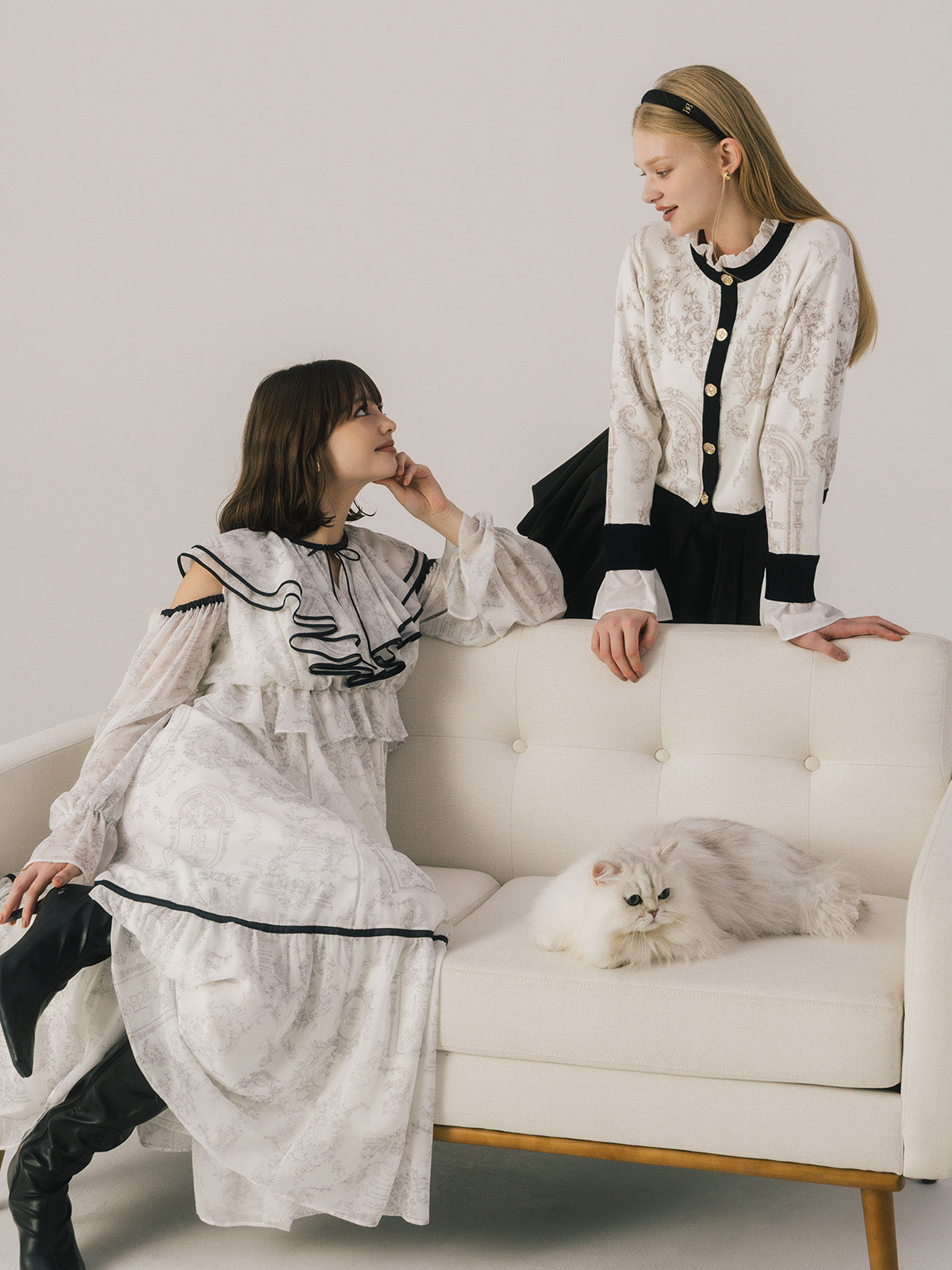 ATTACHED COLLAR JOUY CARDIGAN