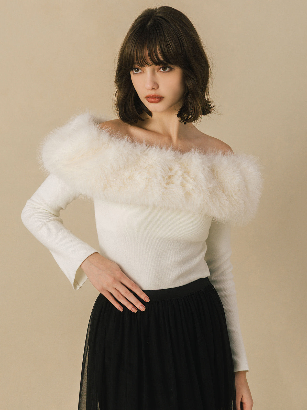 MODEL:174cm／COLOR:OFF WHITE／SIZE:F