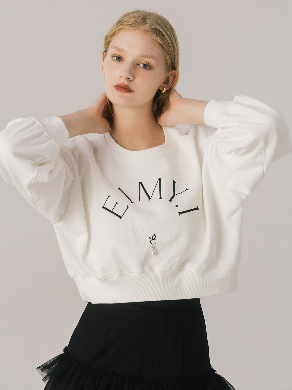 MODEL:174cm／COLOR:WHITE／SIZE:F