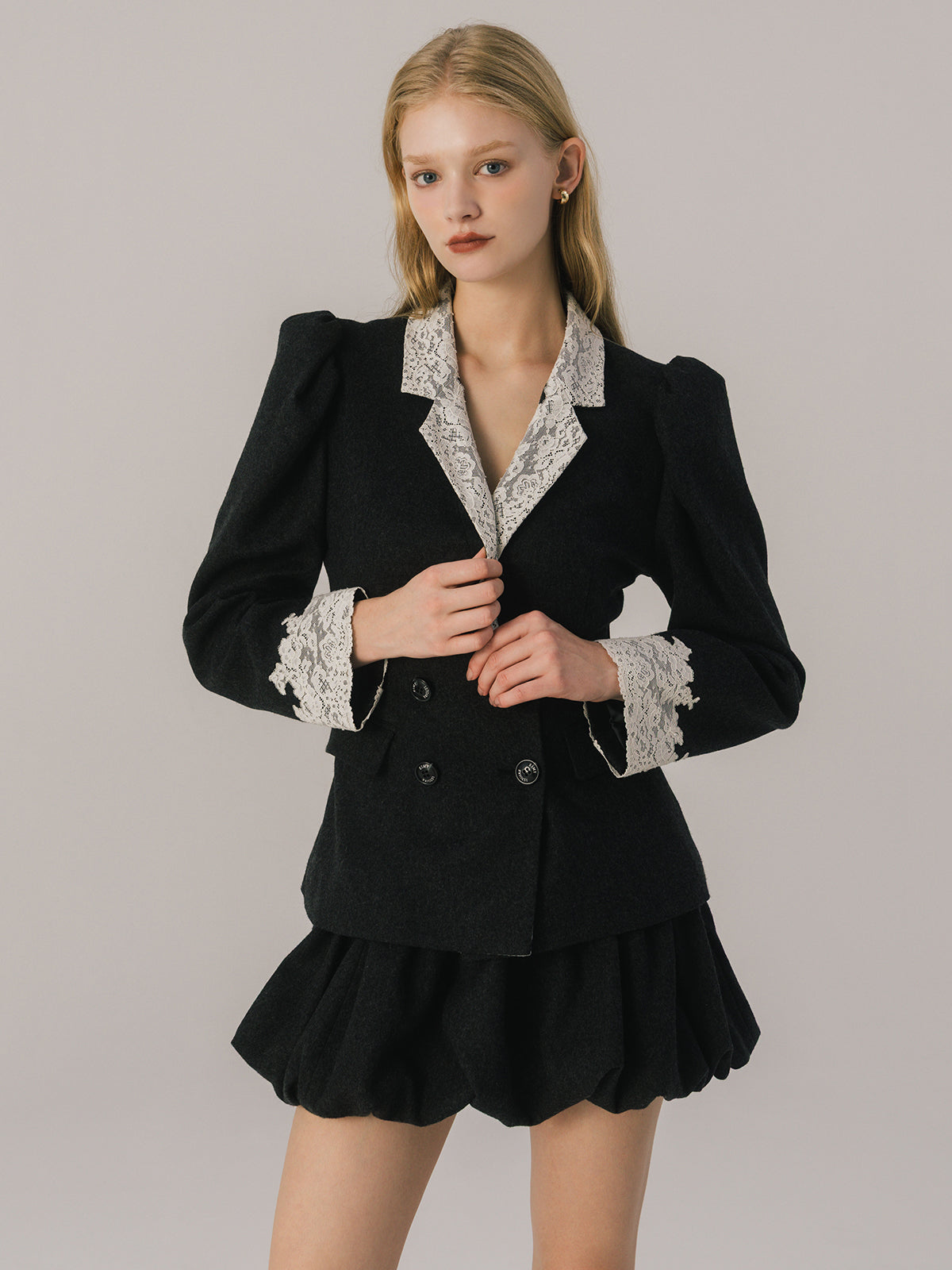 MODEL:174cm／COLOR:CHARCOAL GREY／SIZE:36(S)