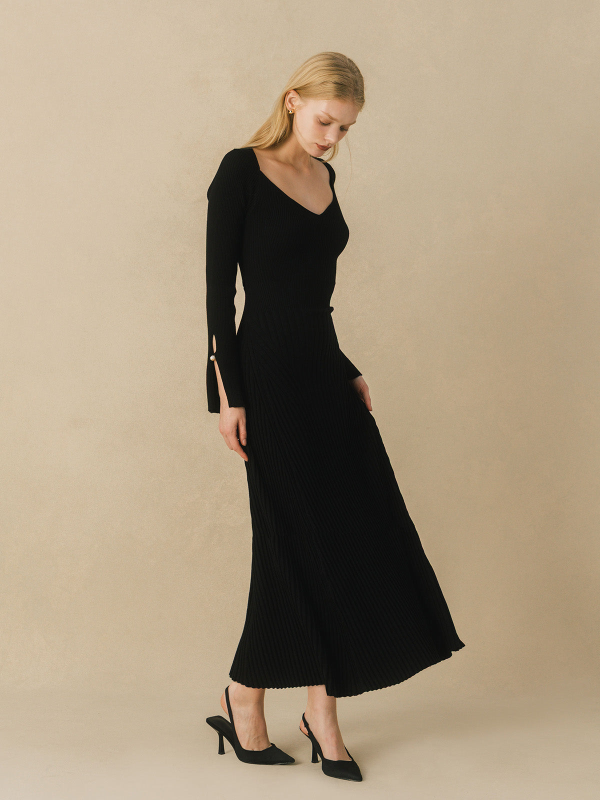 MODEL:174cm／COLOR:BLACK／SIZE:36(S)