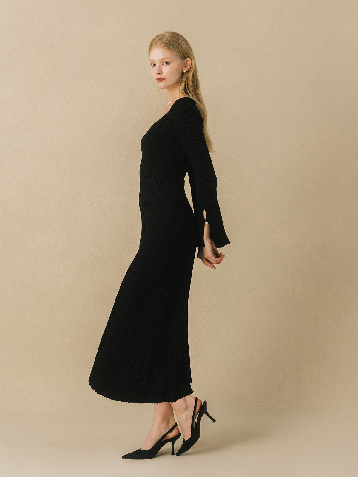 FLARE KNIT DRESS