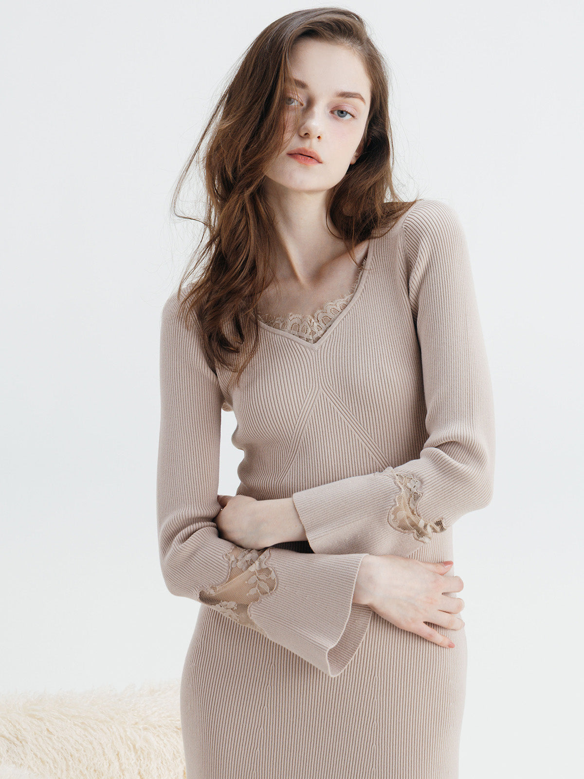 LACE TRIM KNIT DRESS