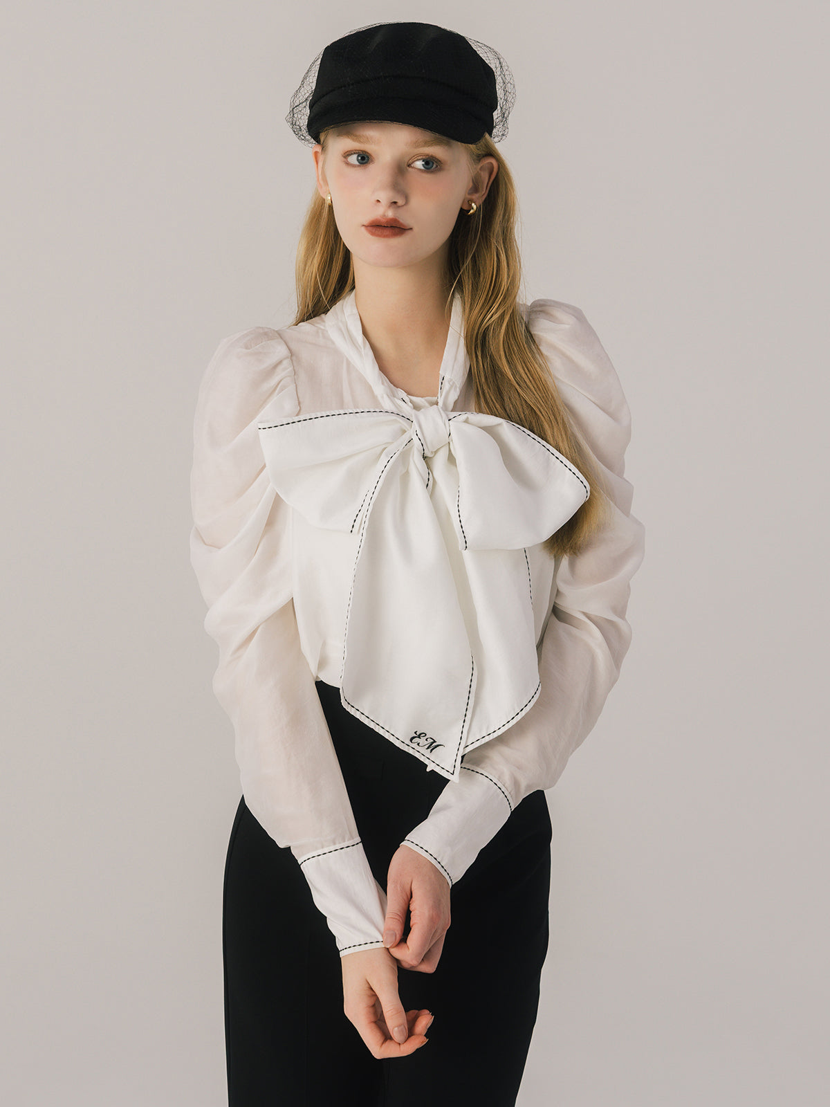 MODEL:174cm／COLOR:WHITE／SIZE:F