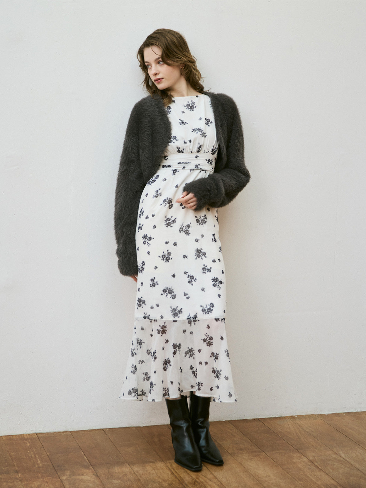 モノトーンフラワーシアースリーブドレス