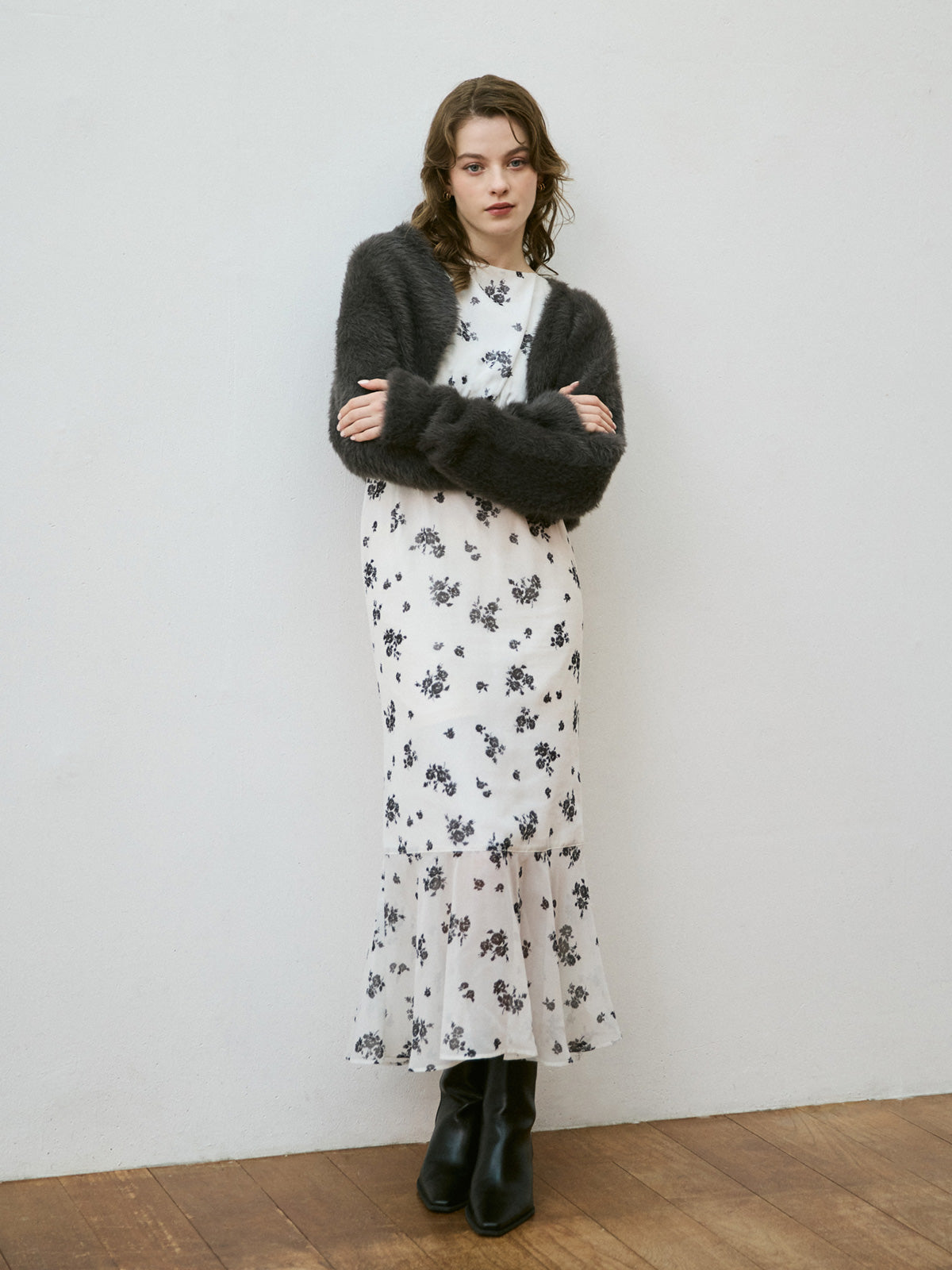 モノトーンフラワーシアースリーブドレス