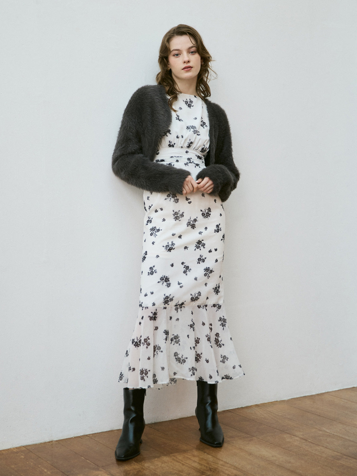 モノトーンフラワーシアースリーブドレス