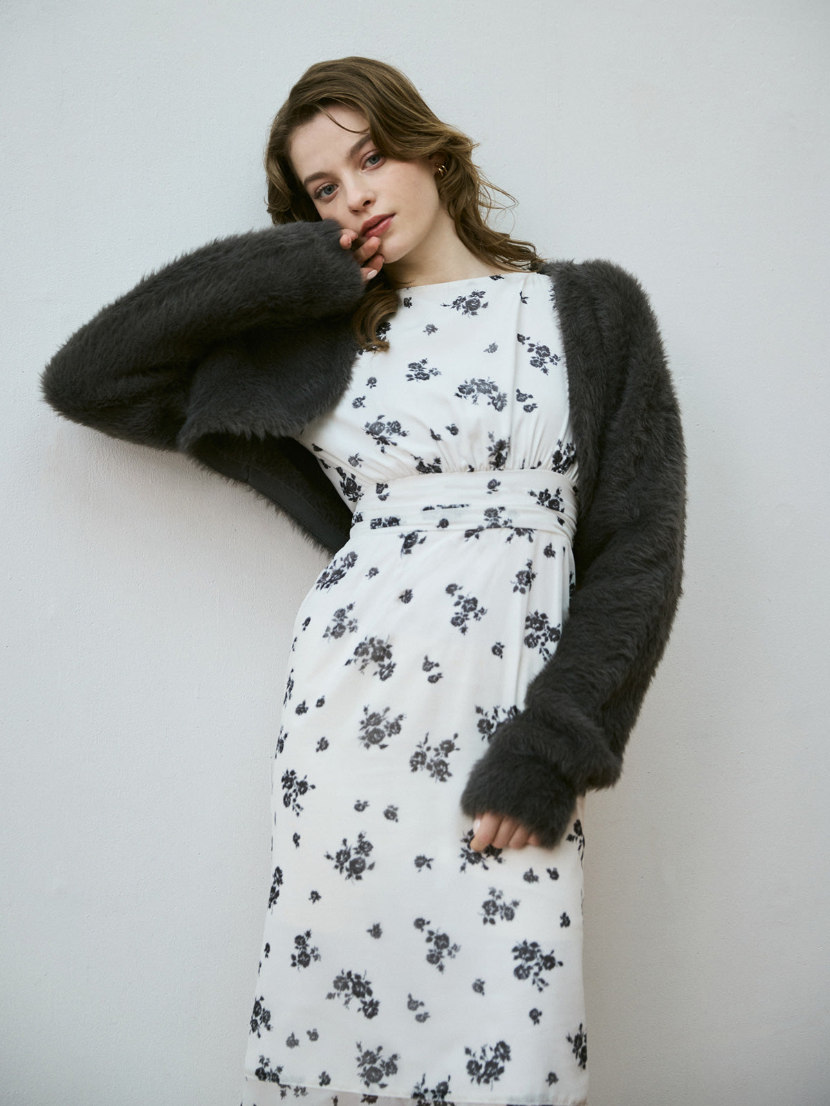 モノトーンフラワーシアースリーブドレス