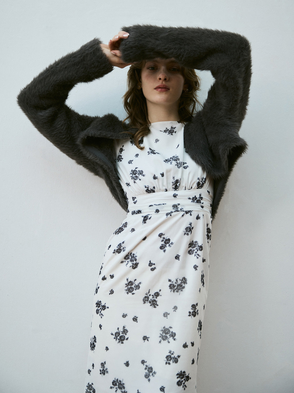 MODEL:170cm／COLOR:CHARCOAL GREY／SIZE:F