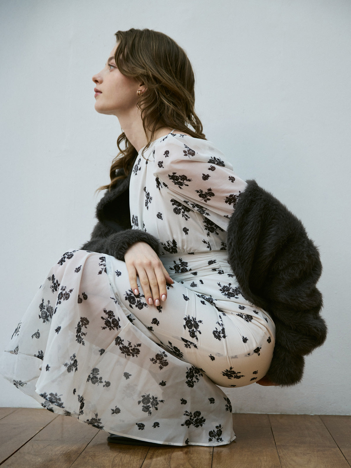 モノトーンフラワーシアースリーブドレス