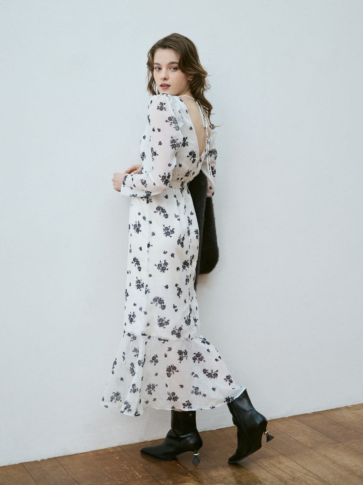 モノトーンフラワーシアースリーブドレス