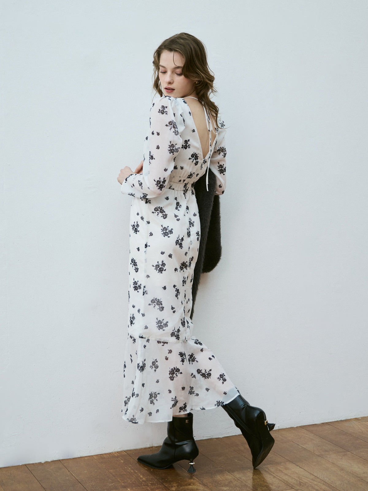 モノトーンフラワーシアースリーブドレス