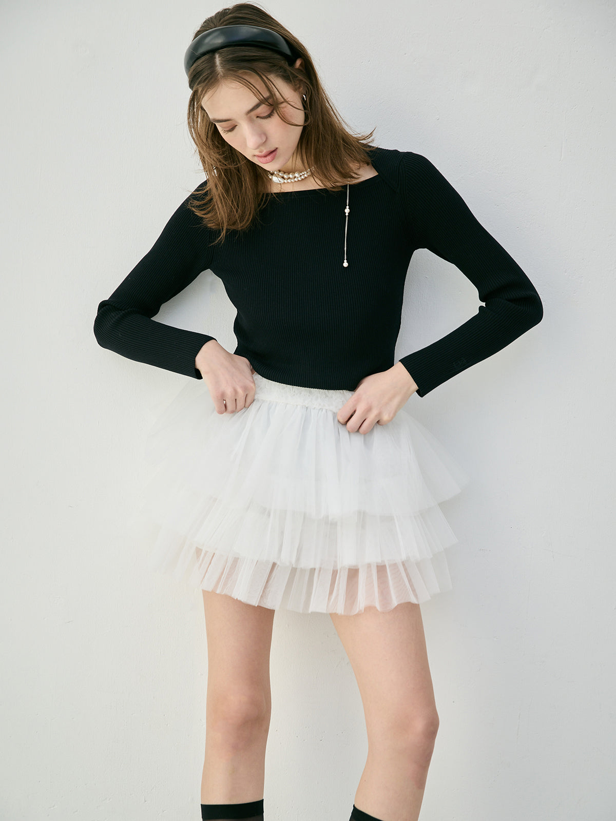 ロゴモチーフスクエアネックニットトップス