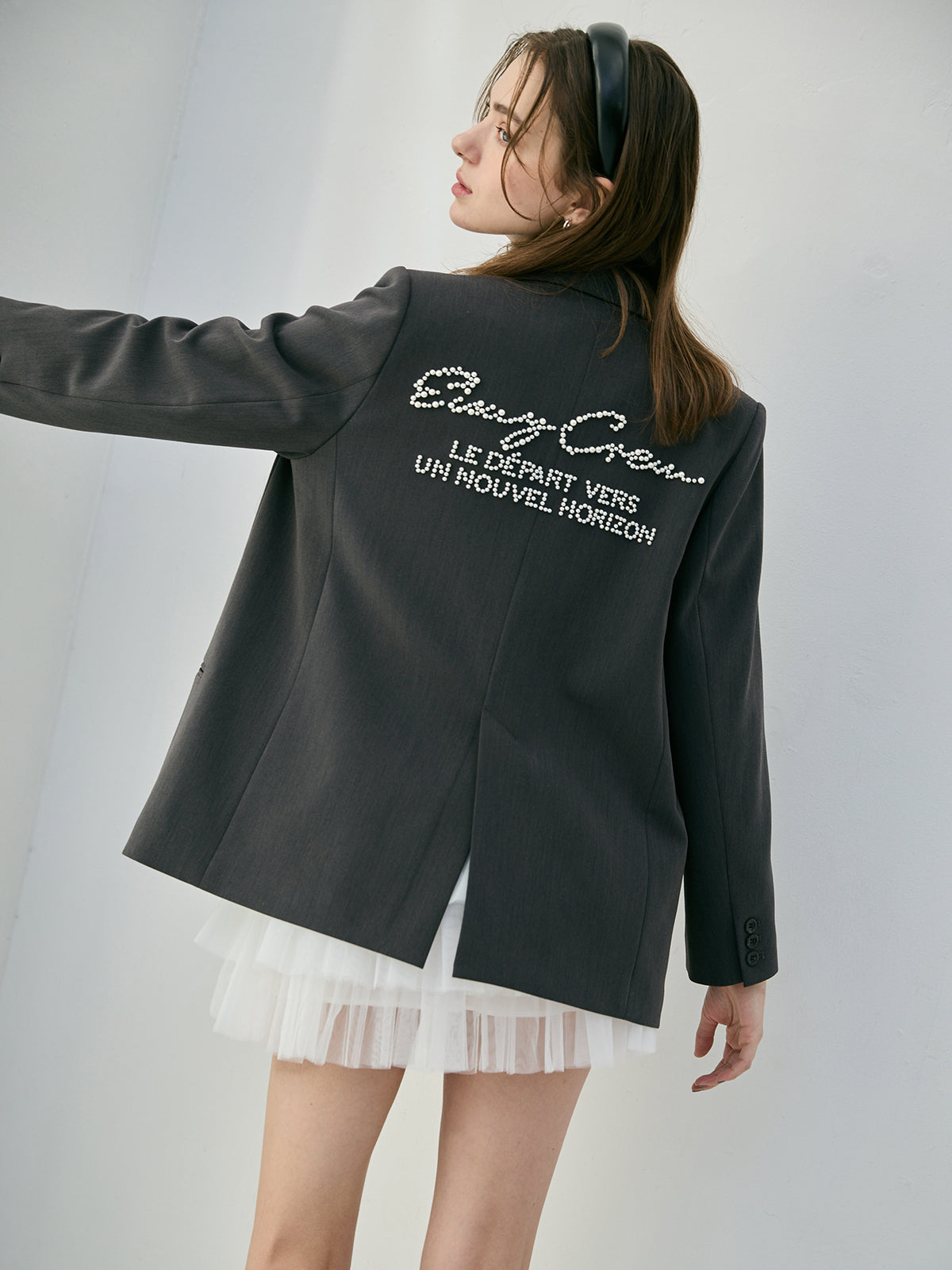 MODEL:175cm／COLOR:CHARCOAL GREY／SIZE:F