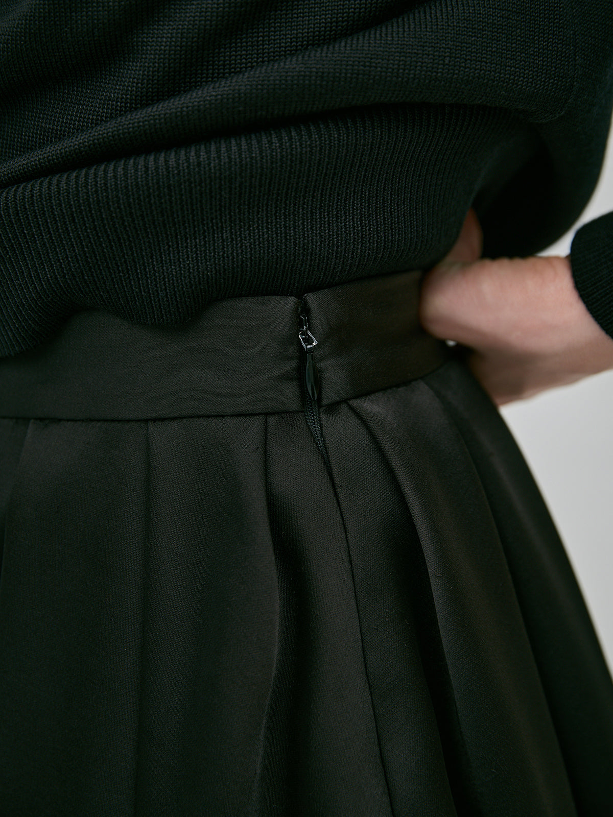 サテンバルーンスカート