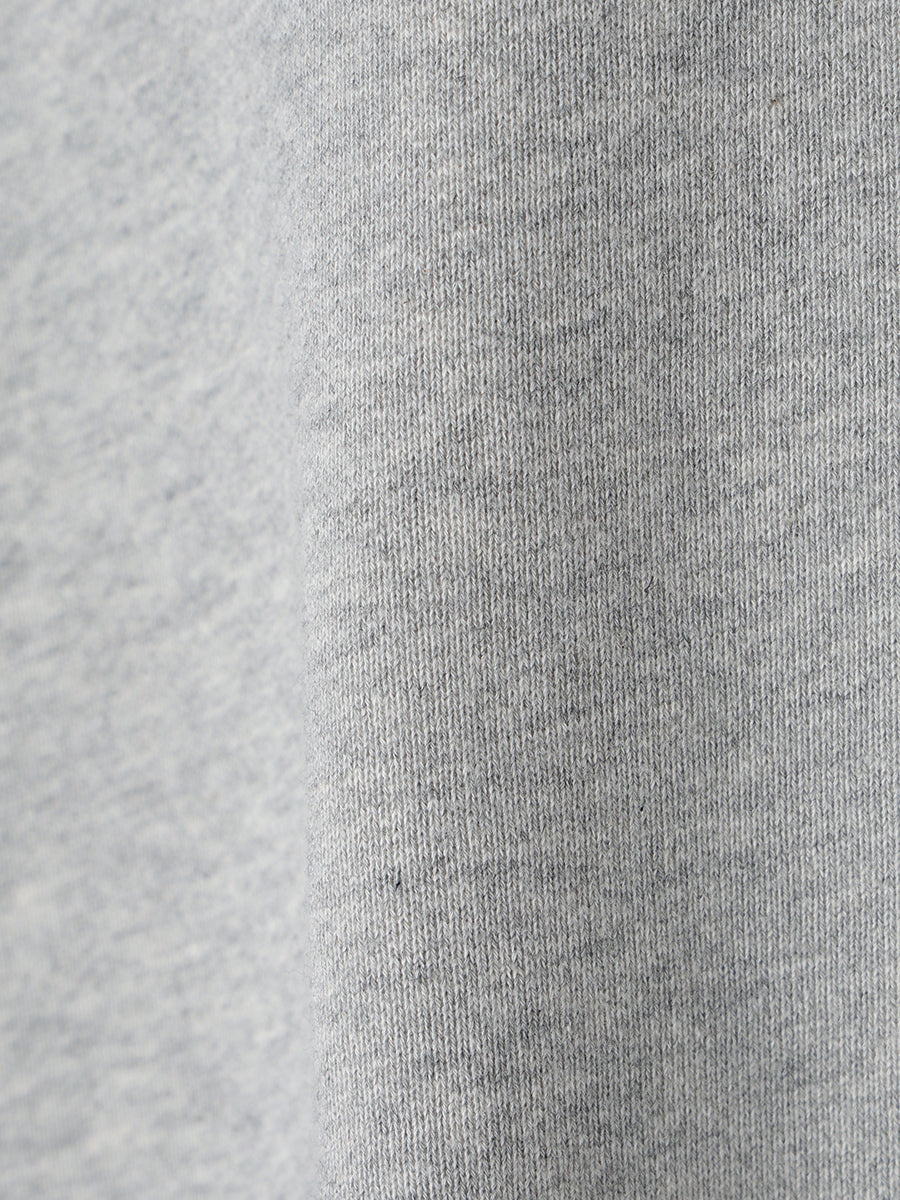バックロゴ刺繍プルオーバー