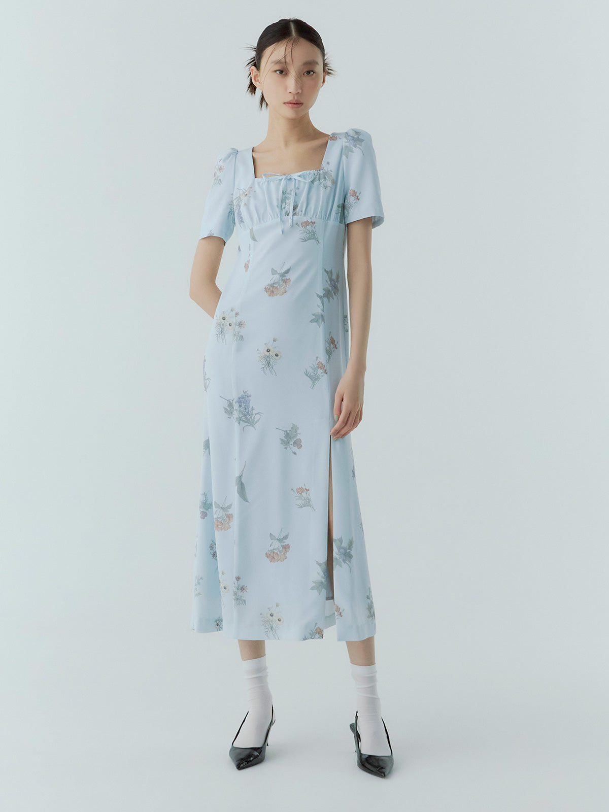 ボタニカルフラワーハーフスリーブワンピース
