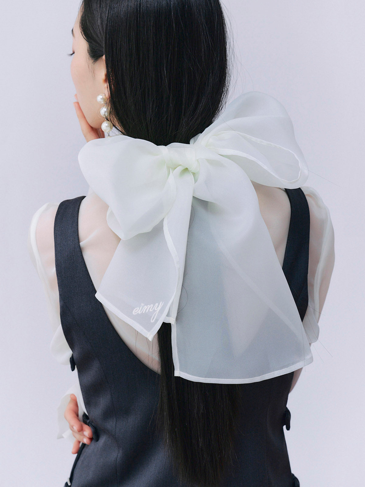ボウタイシアーブラウス