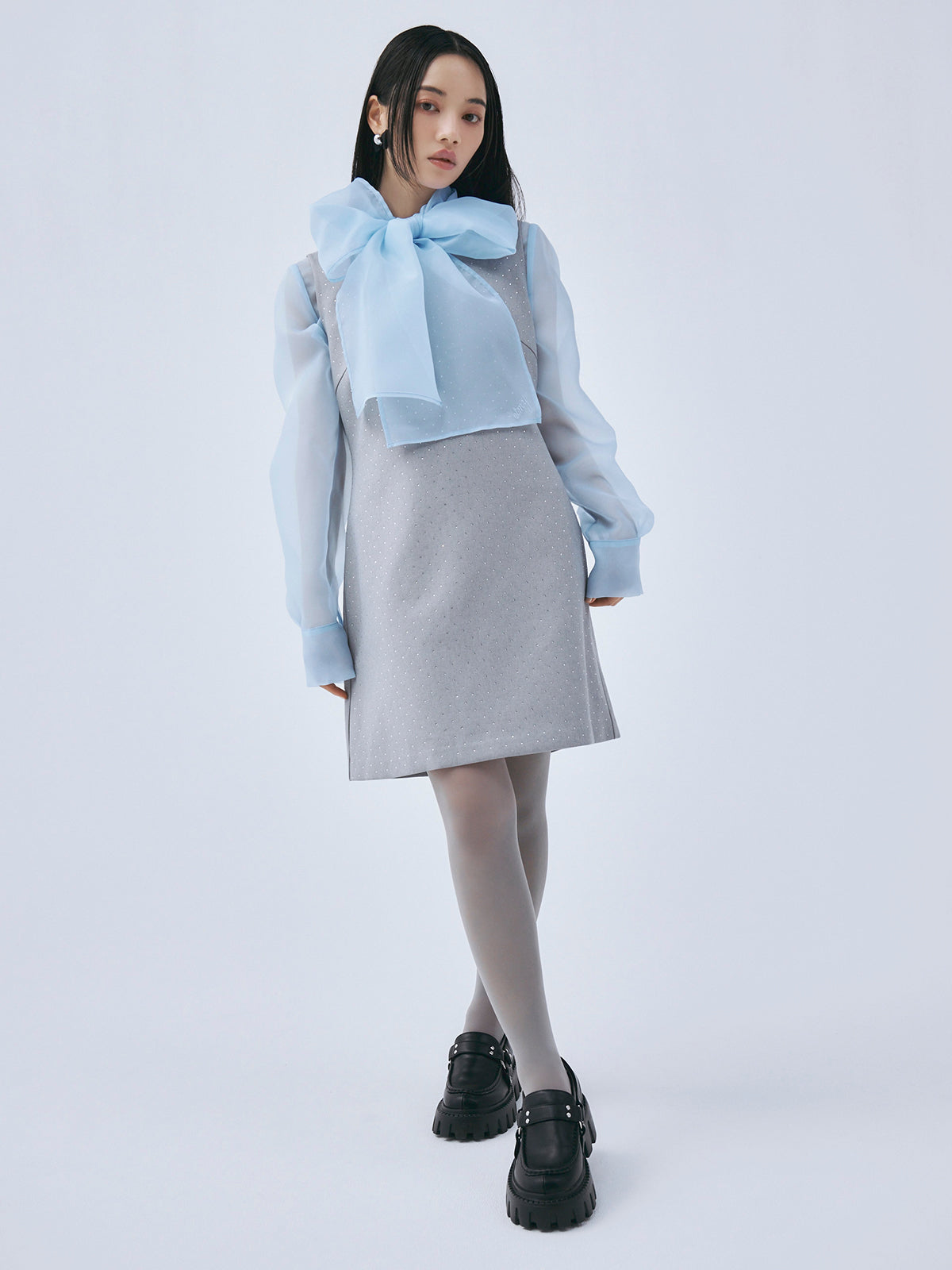 ボウタイシアーブラウス