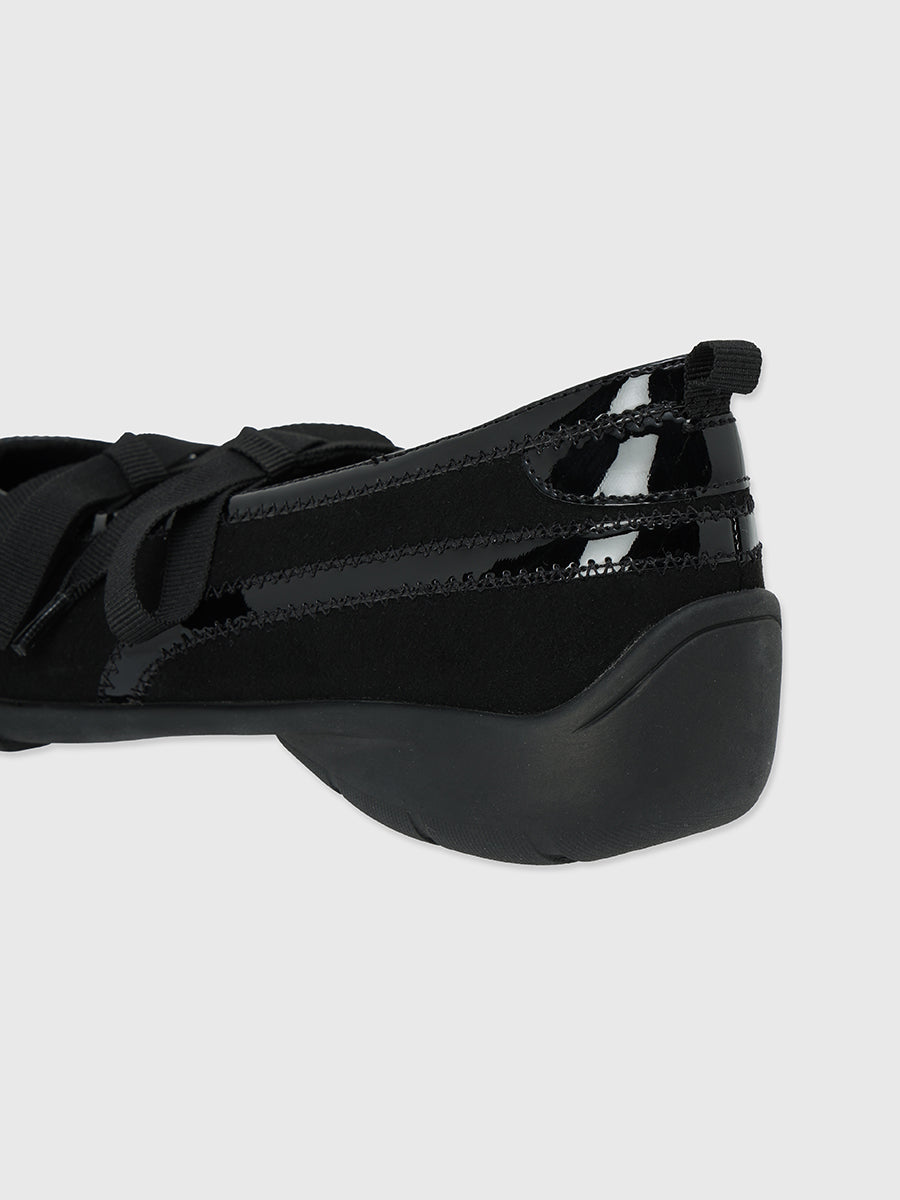 フラットソールスニーカー