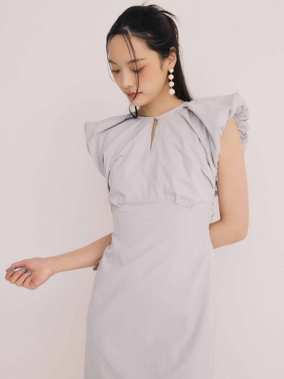 ショルダーデザインバックオープンワンピース