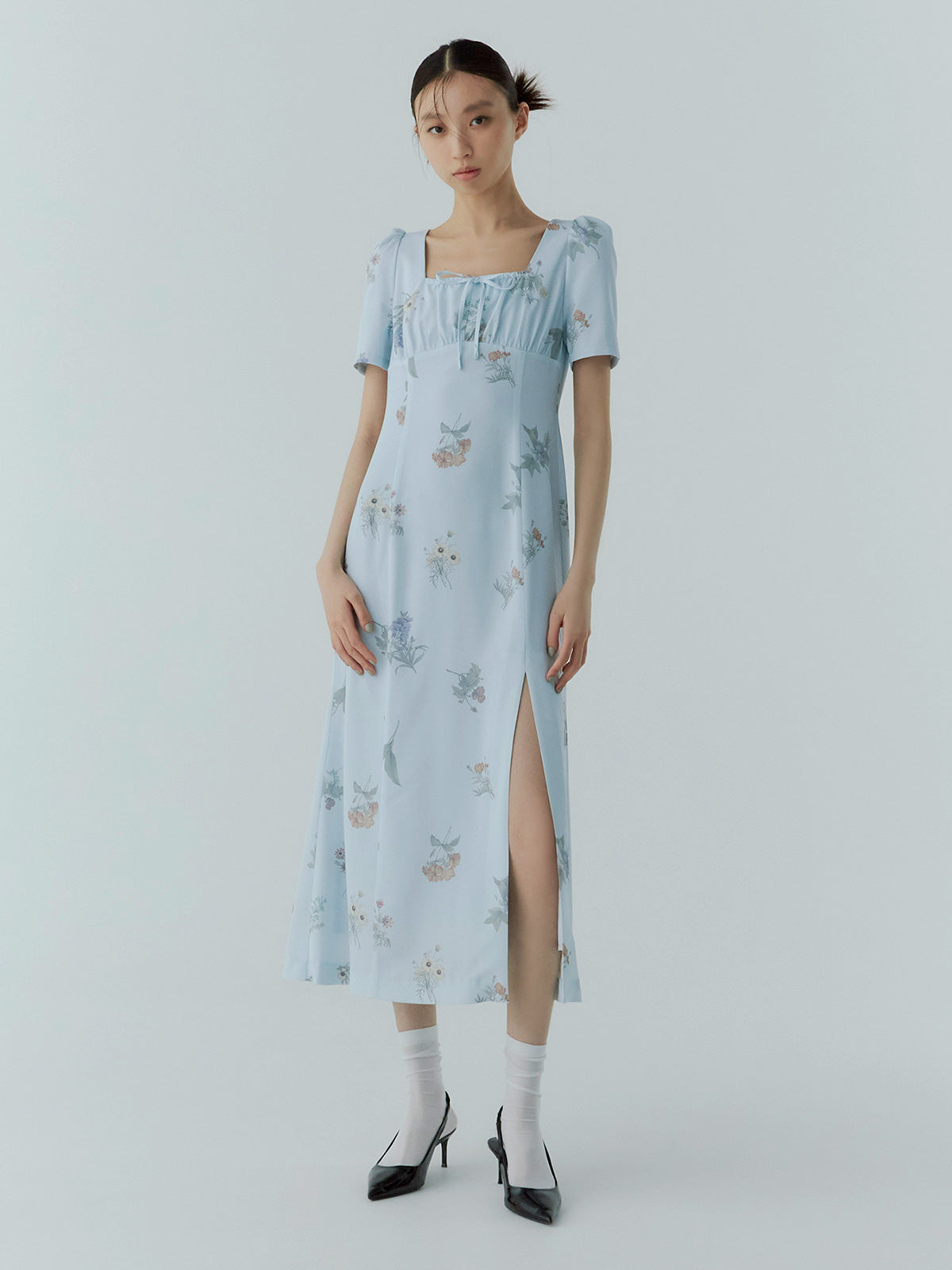 ボタニカルフラワーハーフスリーブワンピース