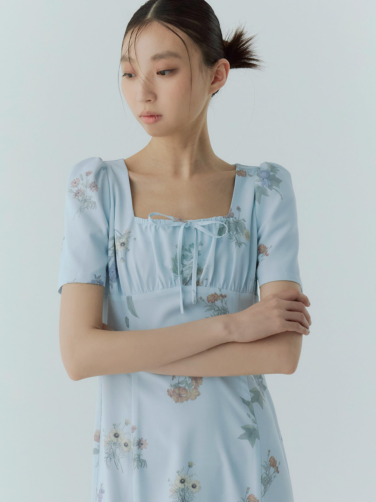 ボタニカルフラワーハーフスリーブワンピース