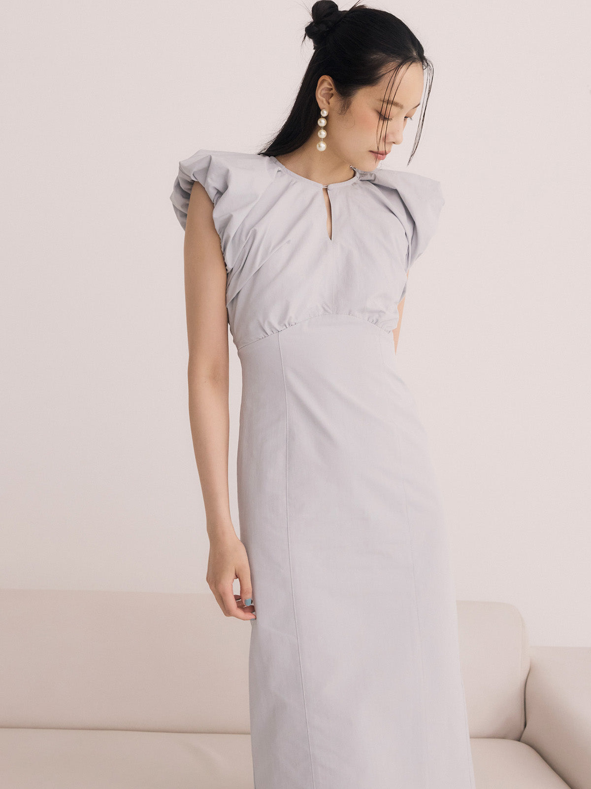 ショルダーデザインバックオープンワンピース