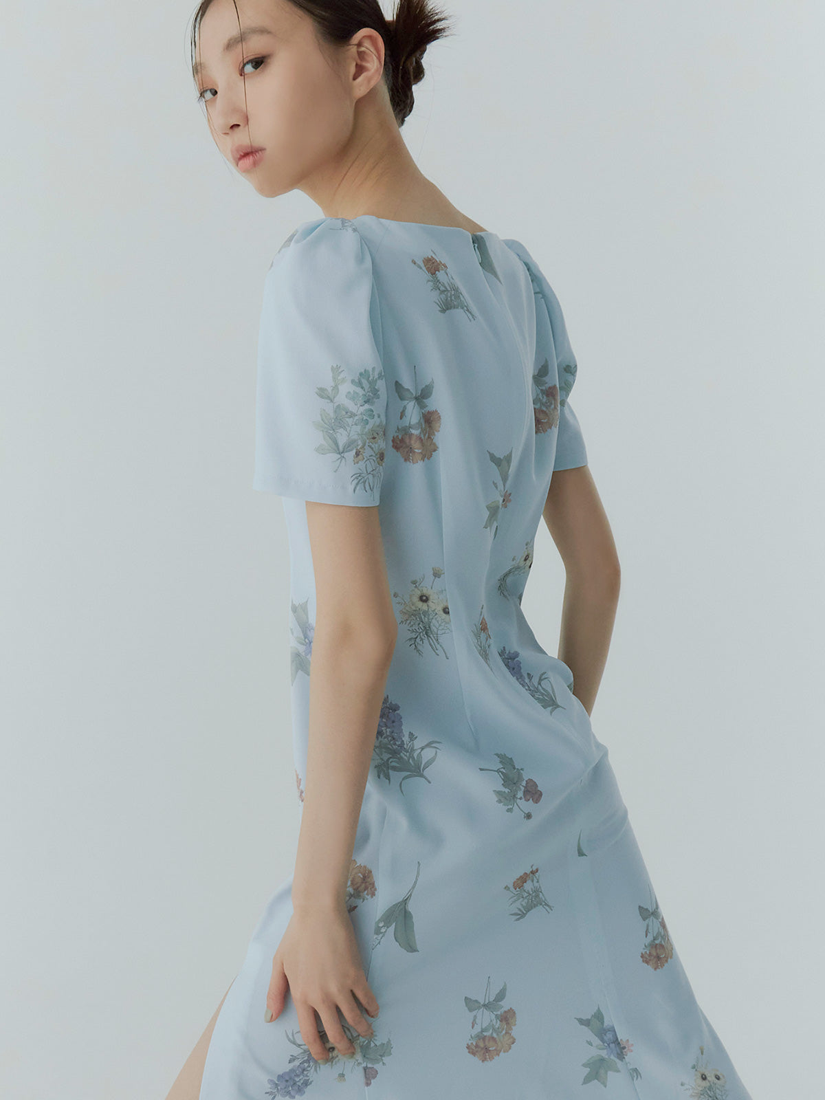 ボタニカルフラワーハーフスリーブワンピース