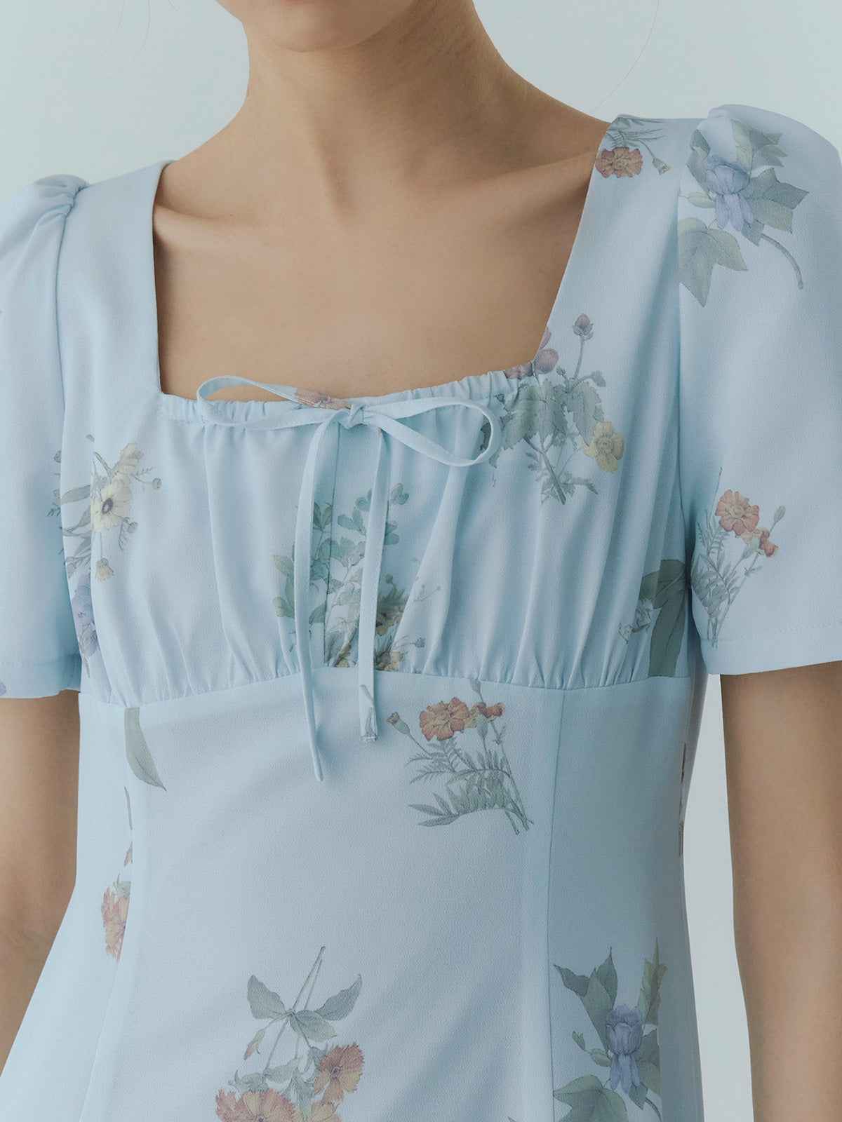 ボタニカルフラワーハーフスリーブワンピース