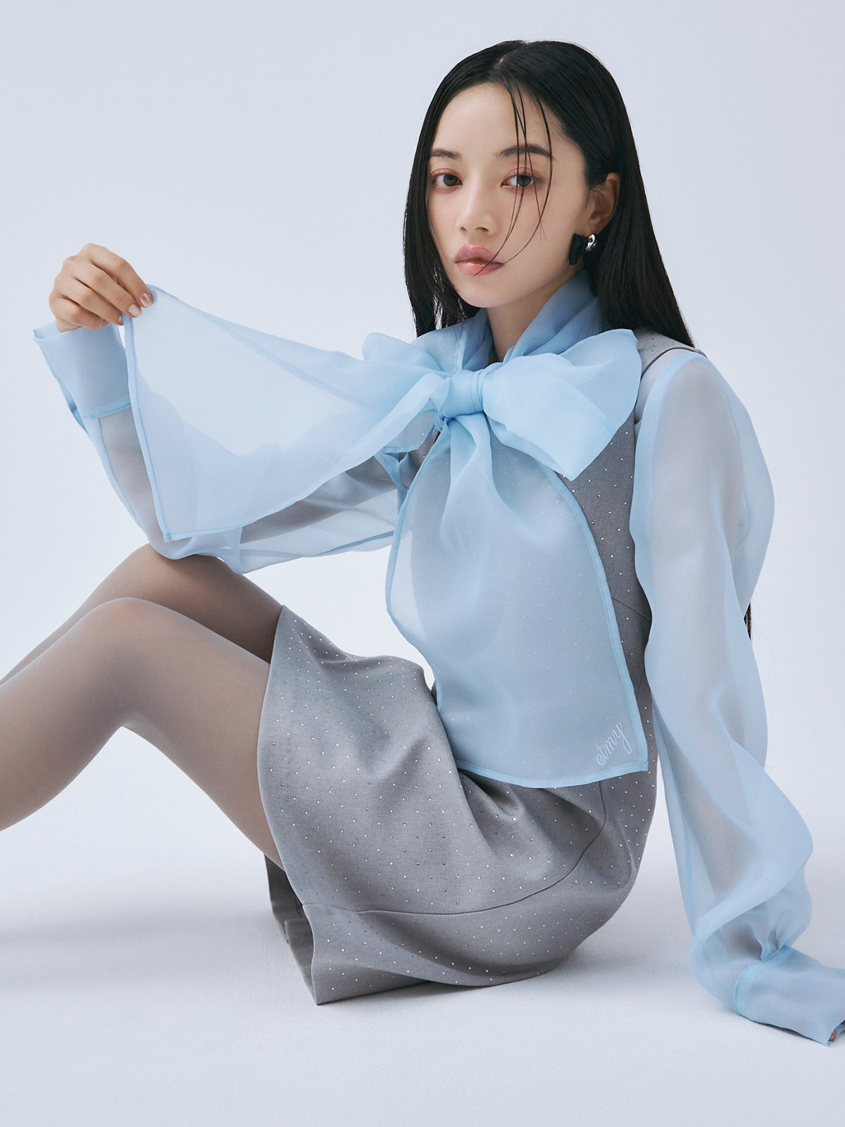 ボウタイシアーブラウス