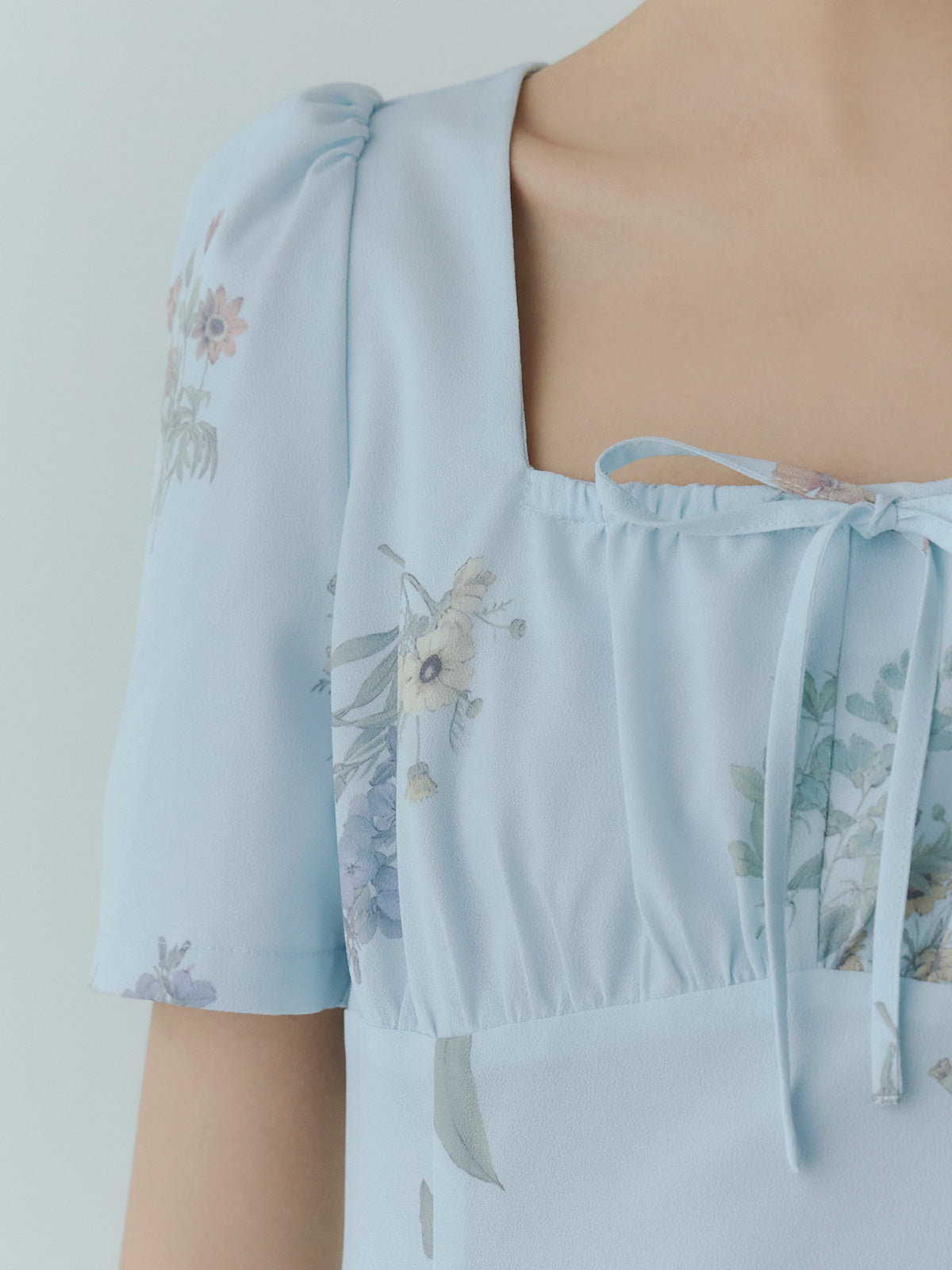 ボタニカルフラワーハーフスリーブワンピース