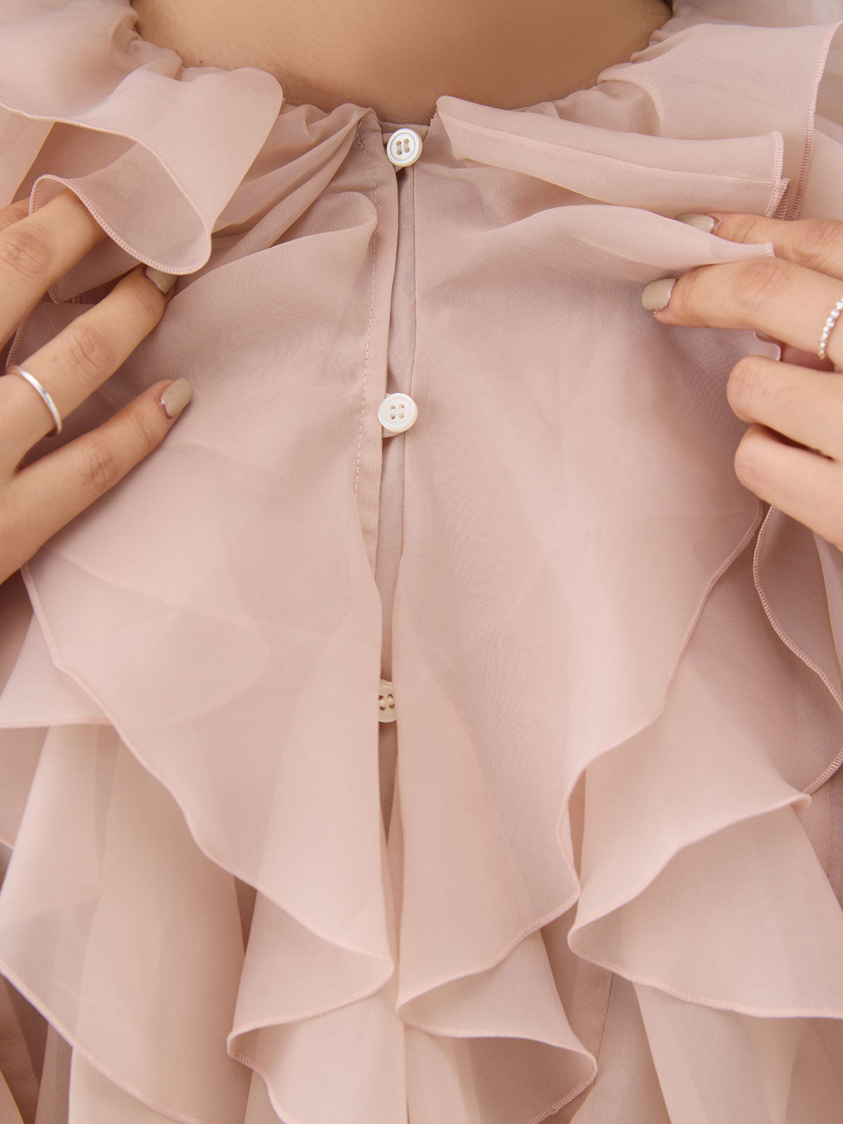 ラッフルデザインブラウス