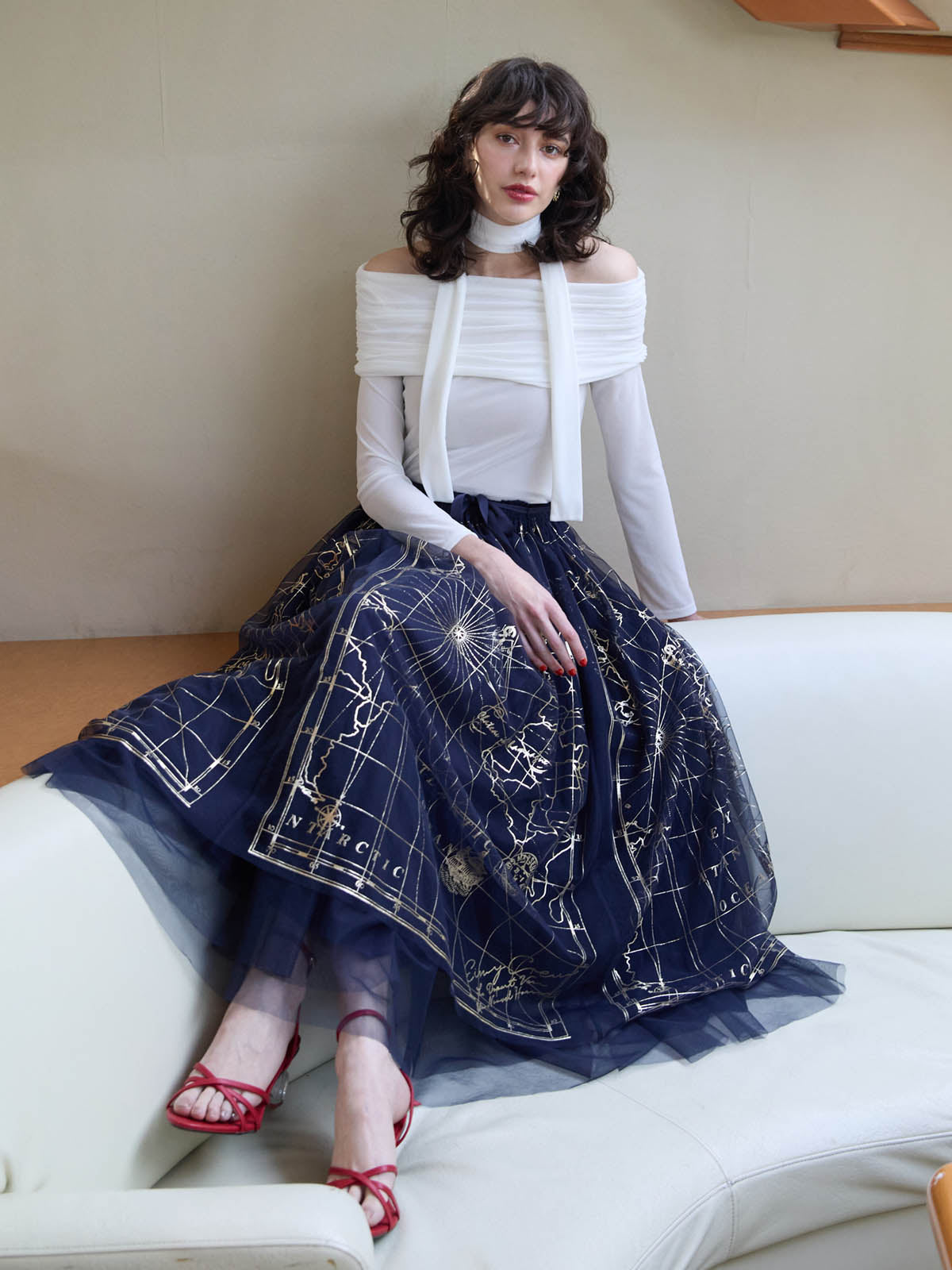 シアーオフショルトップス