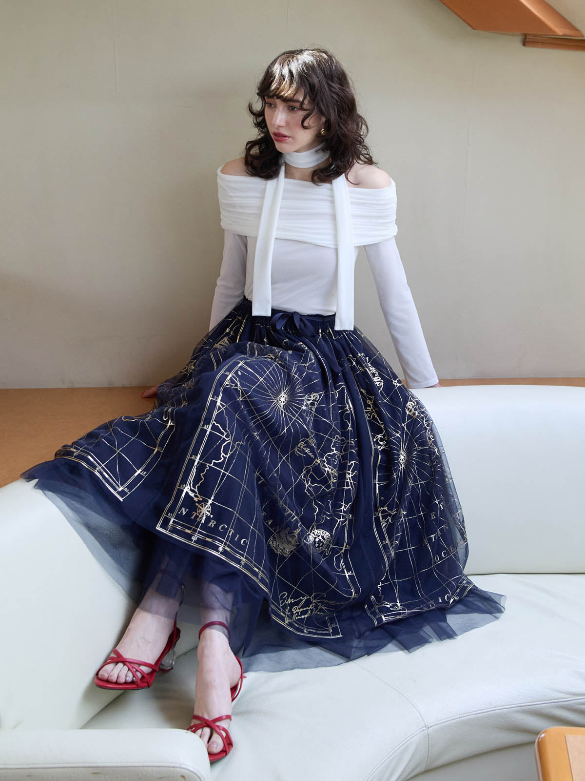 シアーオフショルトップス