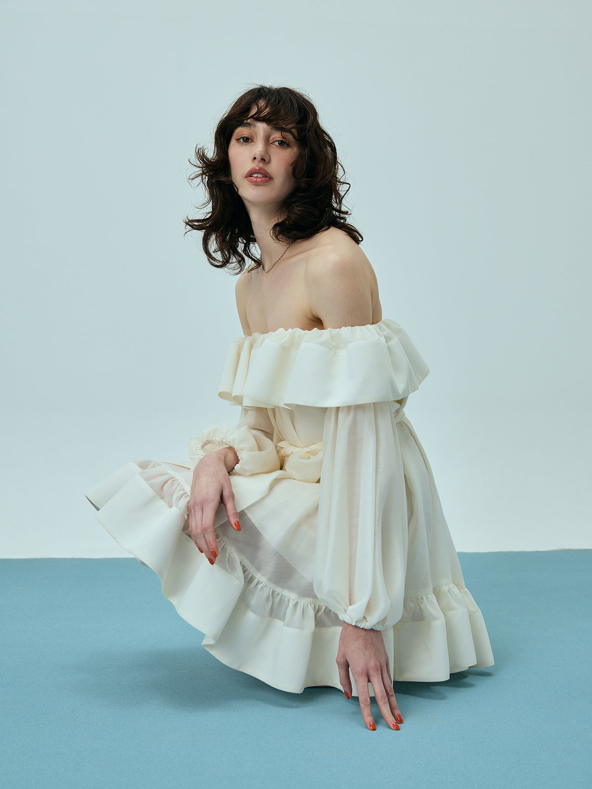 MODEL:176cm／COLOR:OFF WHITE／SIZE:F