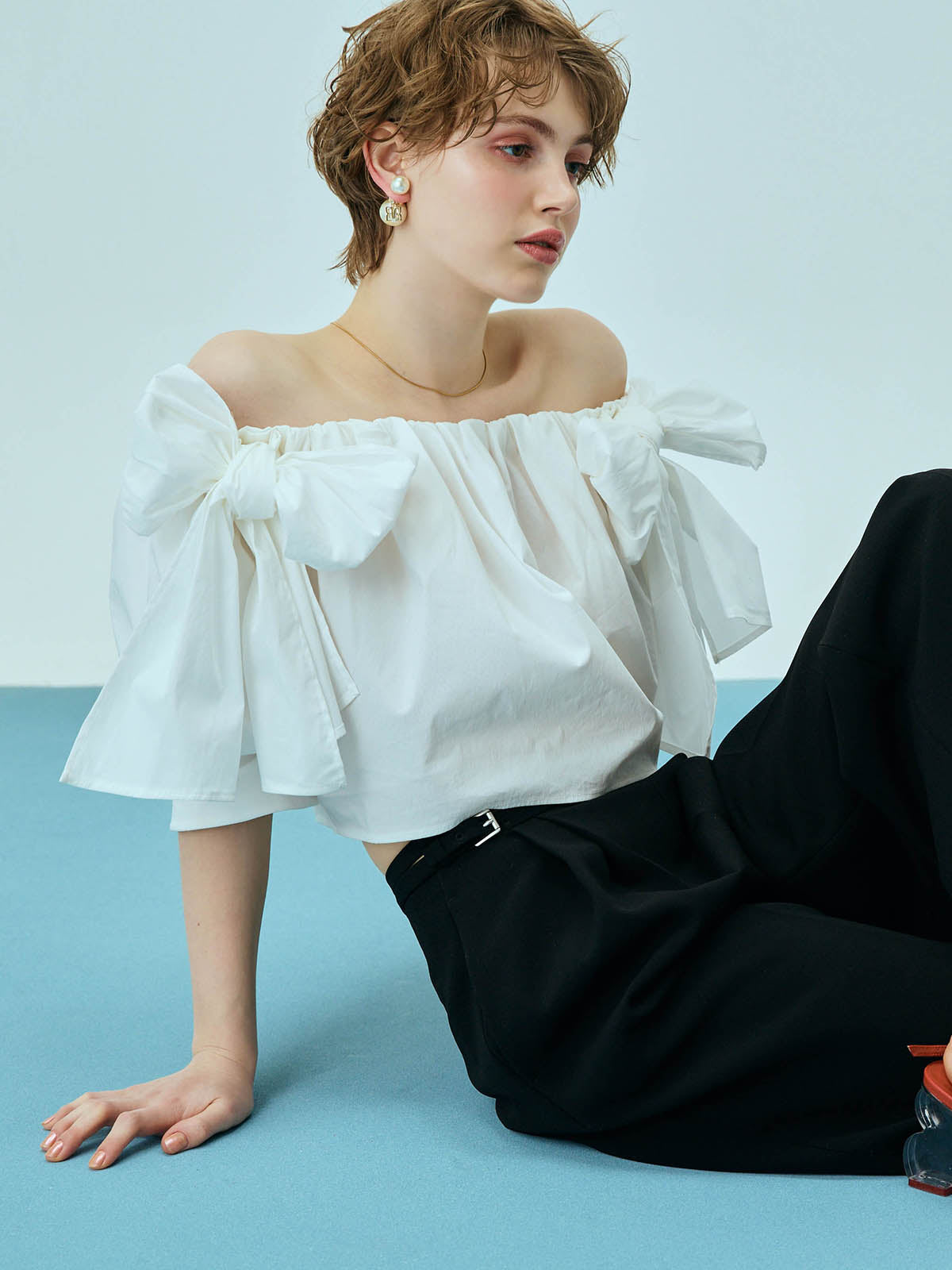 MODEL:168cm／COLOR:WHITE／SIZE:F