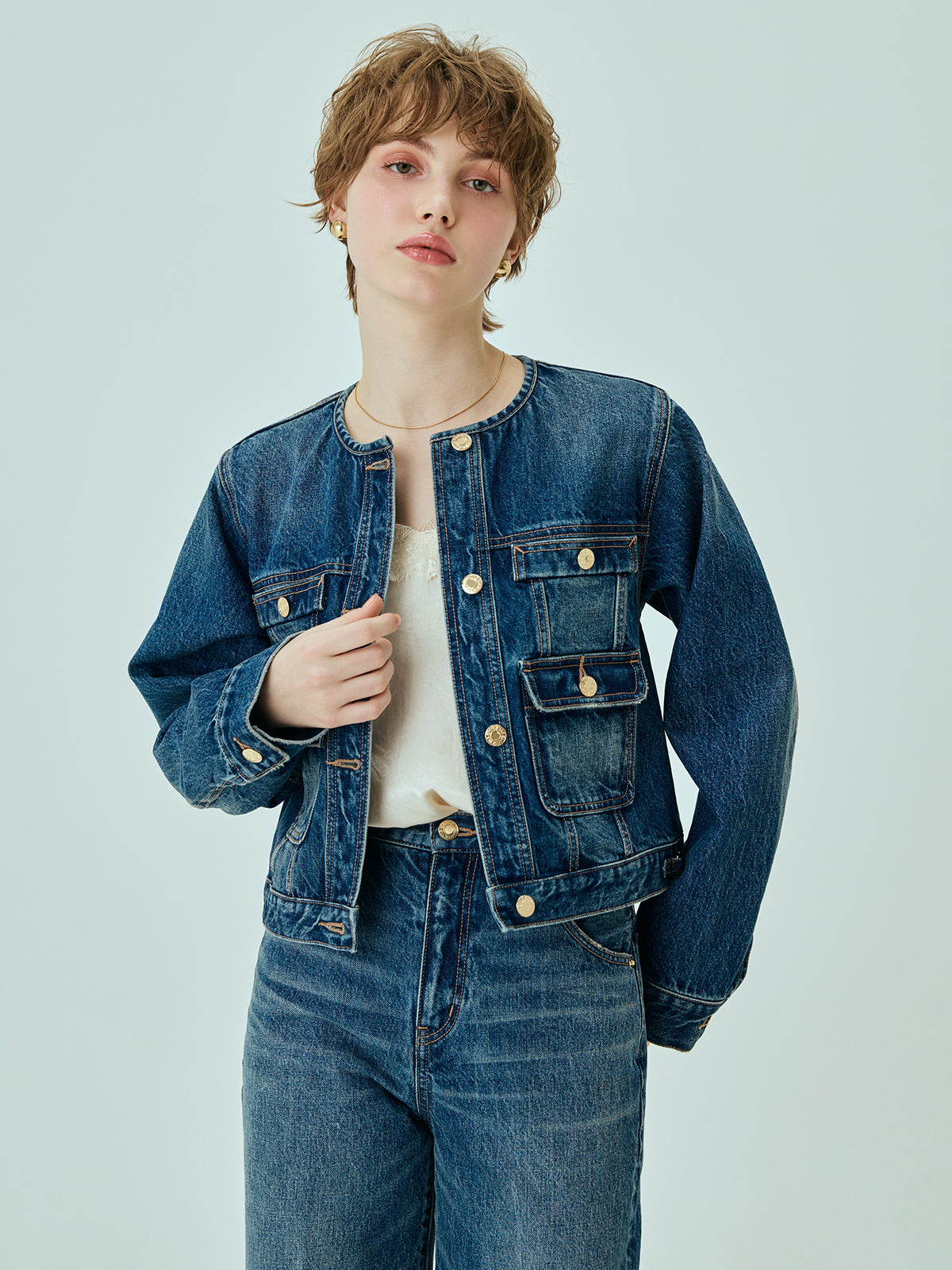 MODEL:168cm／COLOR:BLUE／SIZE:F