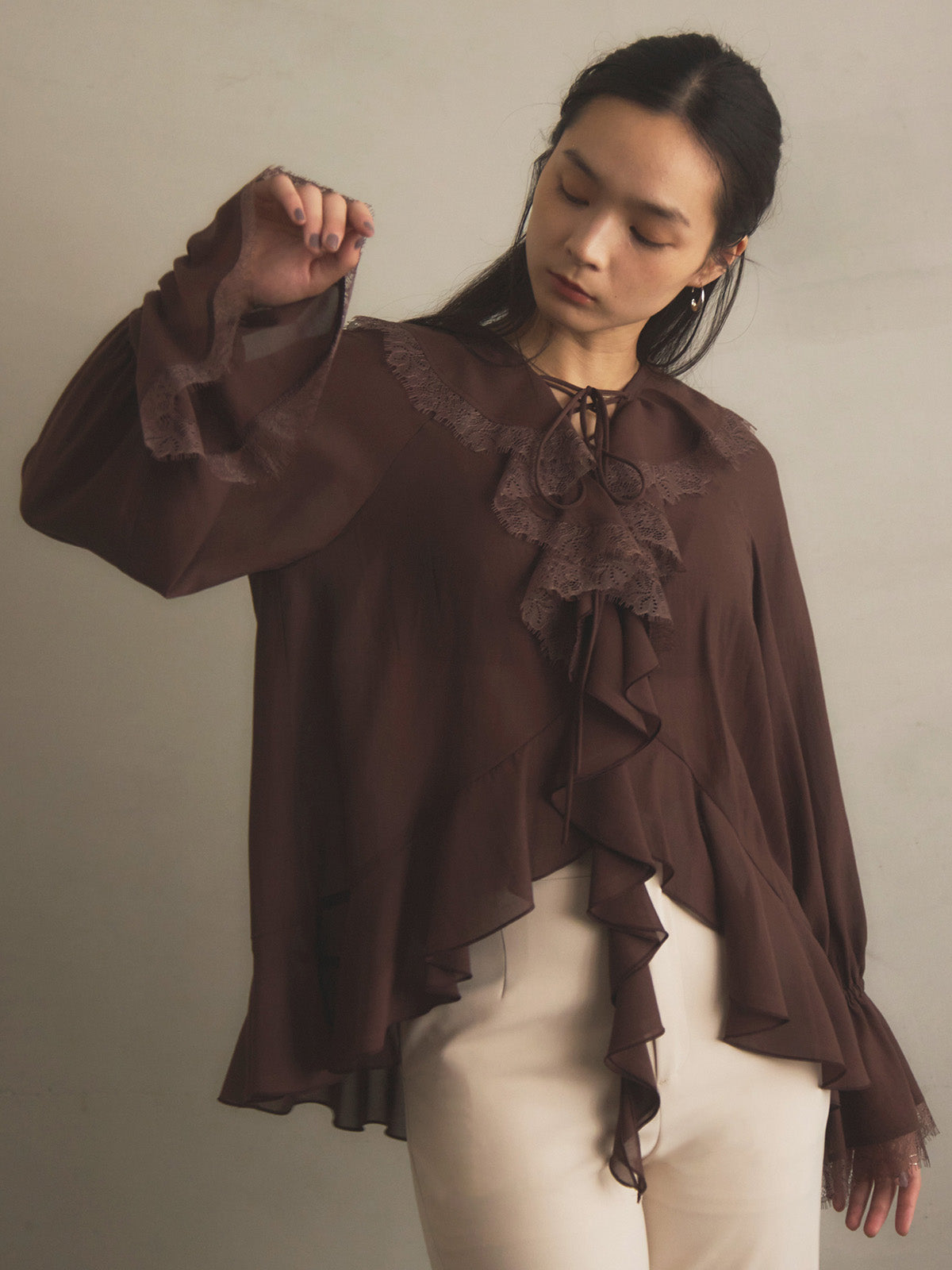 ボイルラッフルブラウス