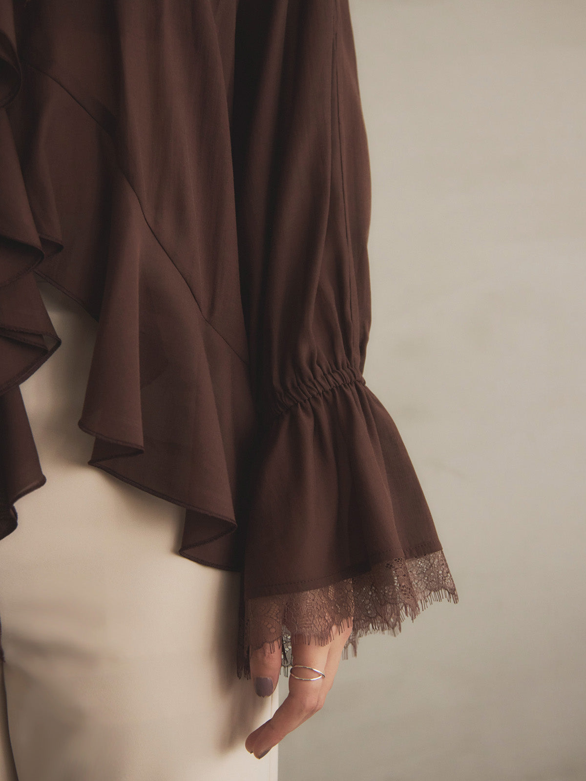 ボイルラッフルブラウス