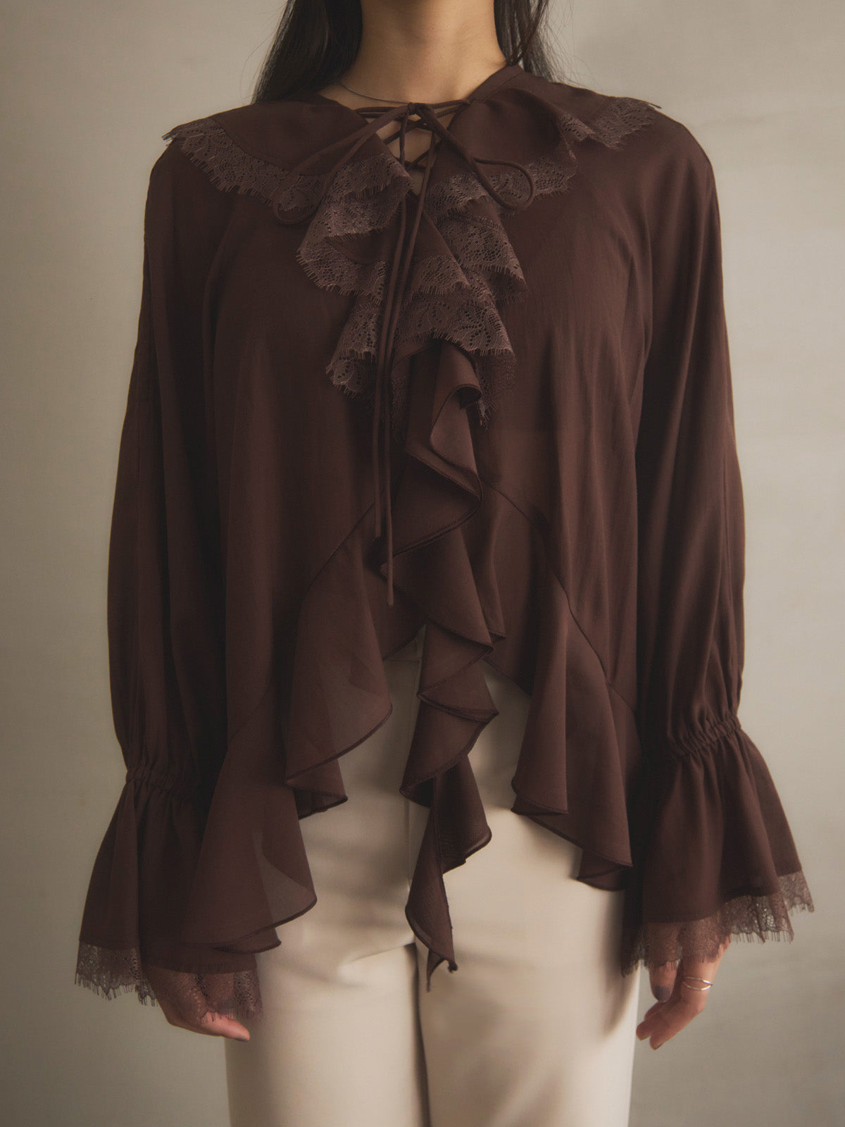 ボイルラッフルブラウス