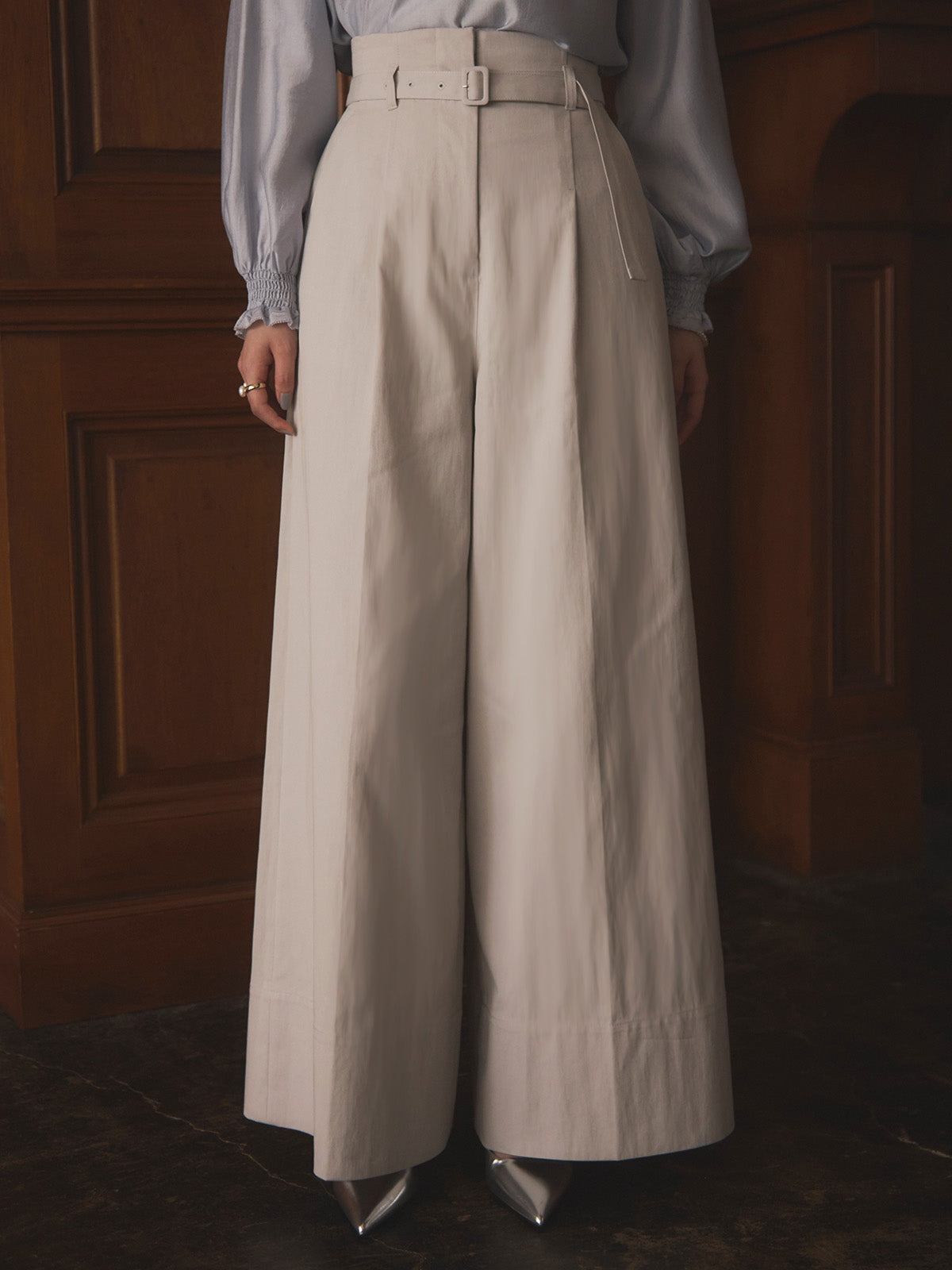 ストラクチャーワイドパンツ