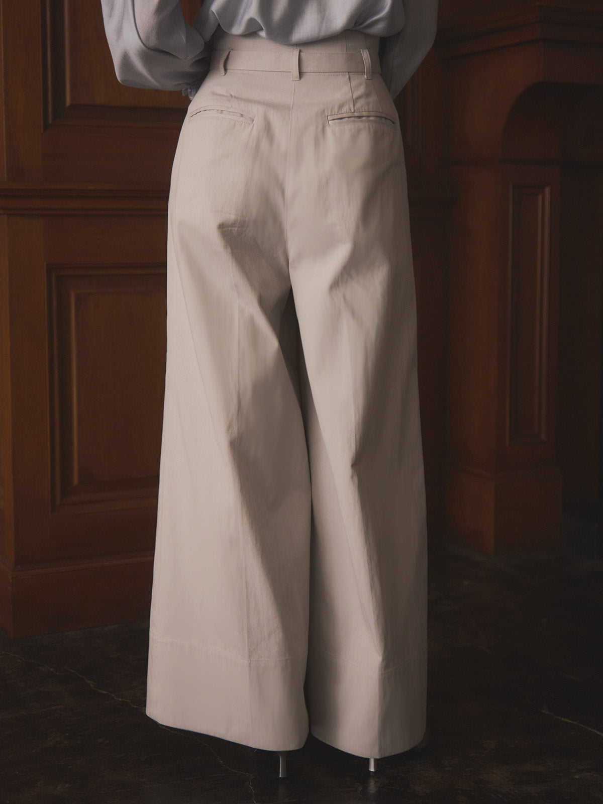 ストラクチャーワイドパンツ